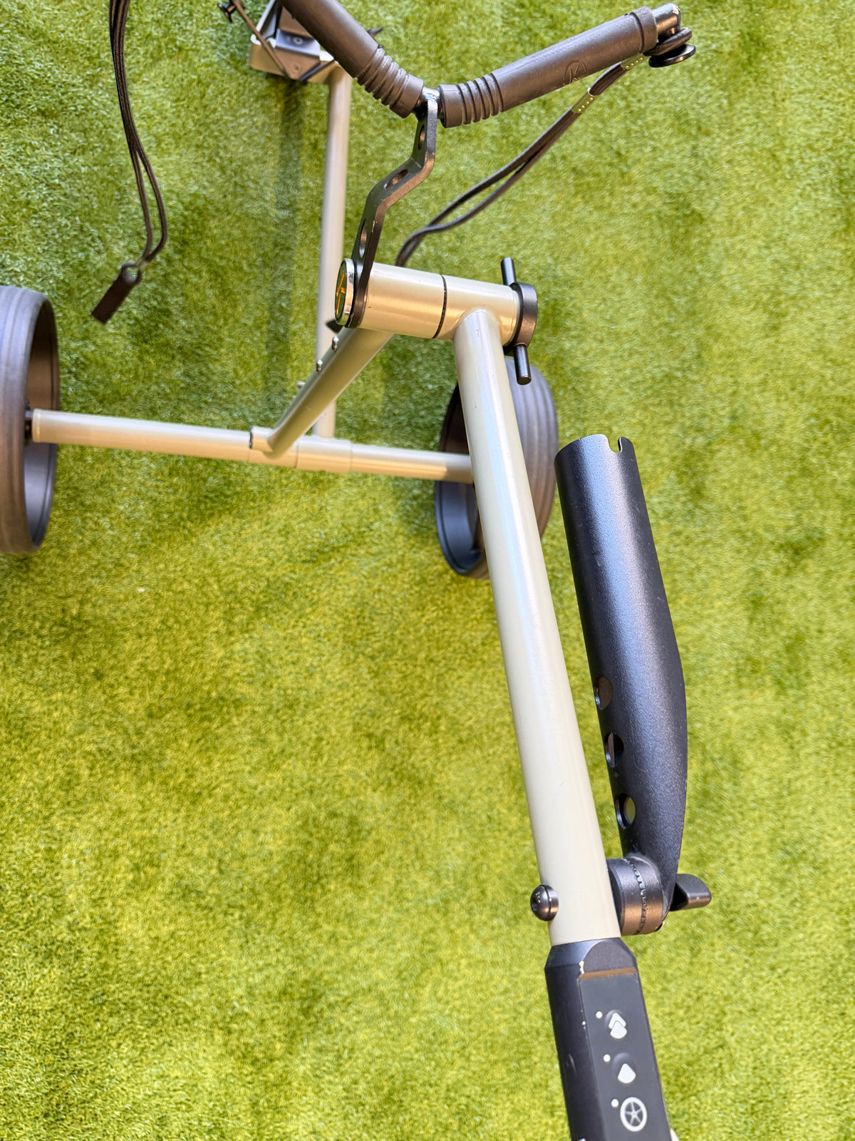 KIFFE K5 Straight Taupe Second Use mit L-Griff Leder – echtes Foto 1