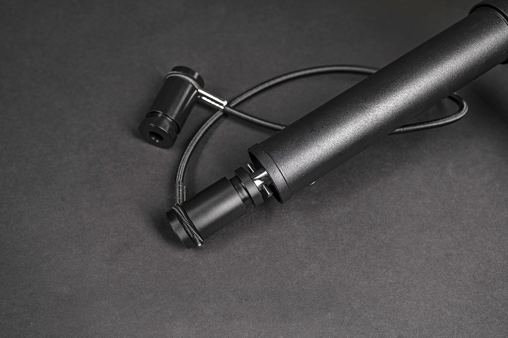 KIFFE-Golf-Outlet_Achsschutzkappen.jpg Schwarze Achsschutzkappen für Kiffe Golf Trolleys, schützen die Achsen bei abgenommenen Rädern während des Transports.