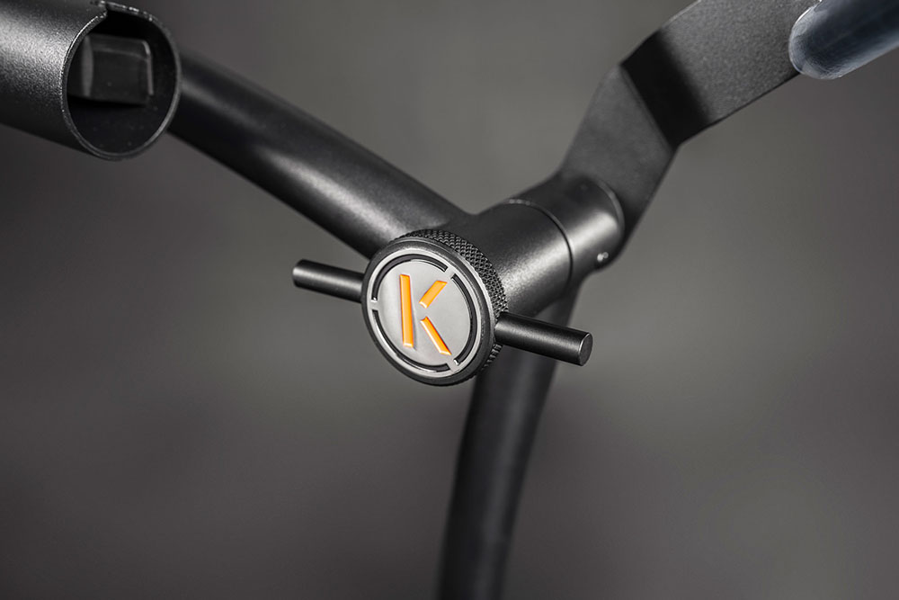 KIFFE-Golf-Outlet_Fluegelgriff.jpg Flügelschraube für Kiffe Trolleys, sichere und einfache Befestigung, robust und langlebig.